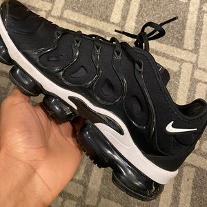 Vapor max plus black/white